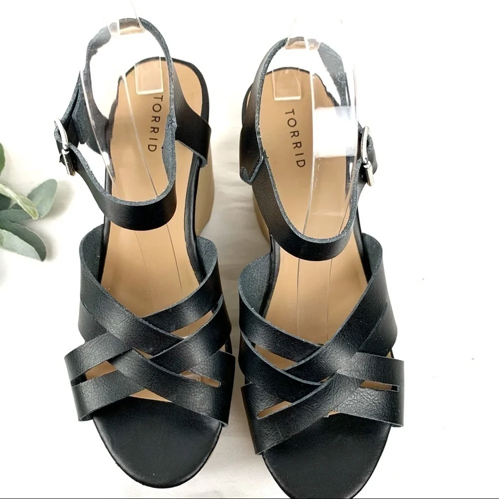 Torrid platform faux wood strappy wedges, size 9